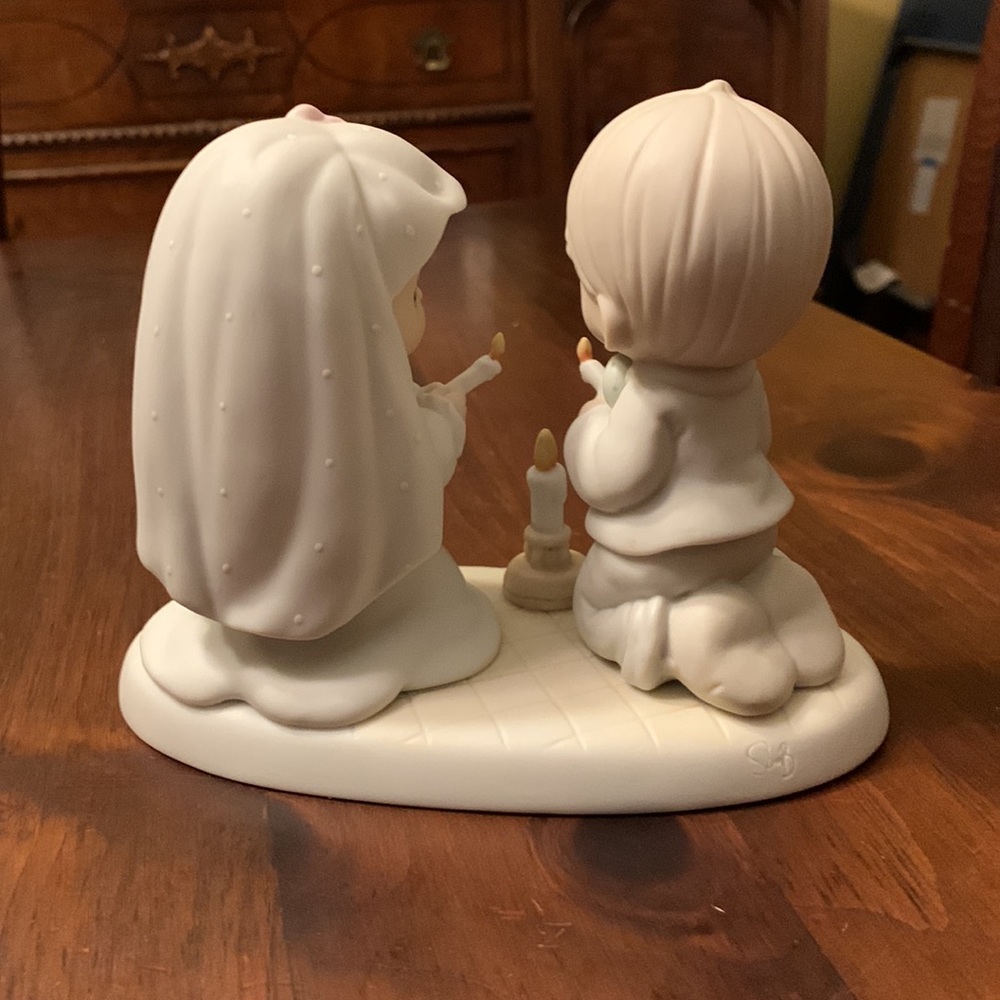 Precious Moments"Sharing the Good New Together"1991"Symbol of Membership"Figure - Picture 3 of 16